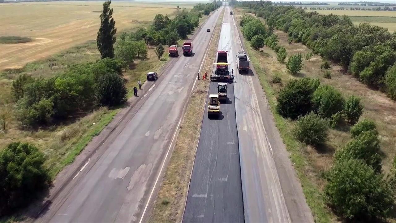 В Донбассе российские специалисты прокладывают сотни километров трасс и обновленных дорог
