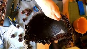 Поделки из шишек.Большая корзина из шишек.