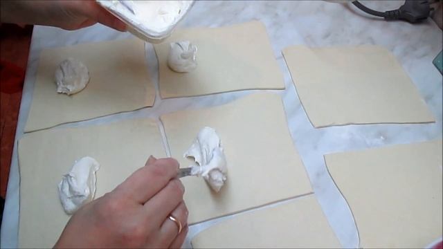 Вкуснейшие слоеные трубочки с вишней и творогом(Tasty Puff rolls with cherry and cream cheese)