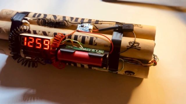 Будильник "Динамит" смотреть онлайн