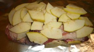 Свинина запеченная с яблоками