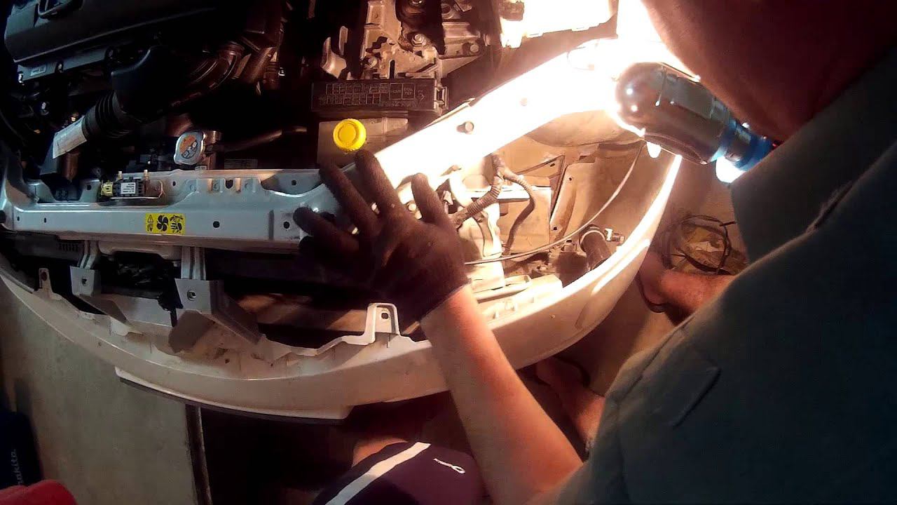 Как снять насос фары на NISSAN NOTE. смотреть онлайн