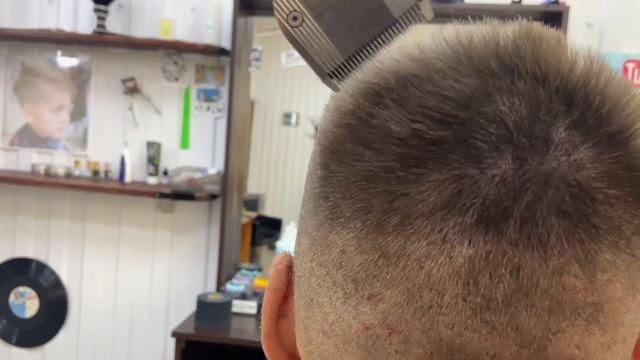 Боюсь стричь в зоне торчащей макушки . смотреть онлайн