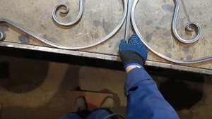 Холодная ковка / Ручной станок для холодной ковки / Гнём трубу 20х20 / Обратный завиток