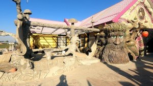 Строительство  беседки .столбы  в  виде деревьев.парк Еленовка.