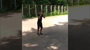 БОКС.Тренировка по боксу : Комбинации - работа на координацию.  Работа комбинациями на покрышке.