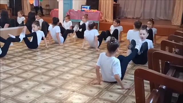 "Ритмика" урок . Балетмейстер Дина Козлова смотреть онлайн