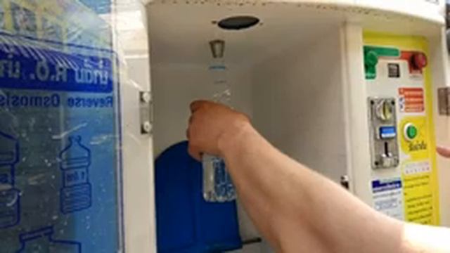 Недорогая питьевая вода в Тайланде. Автоматы на улицах в Паттайе. смотреть онлайн