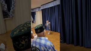 Илана поёт песню "Кабы не было зимы"