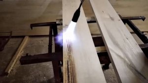 Обожженные столы и лавочки на кладбище
