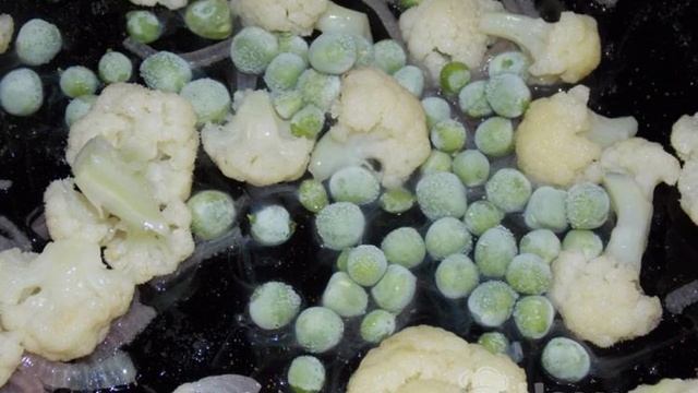 Картофельные ватрушки с овощами под сыром