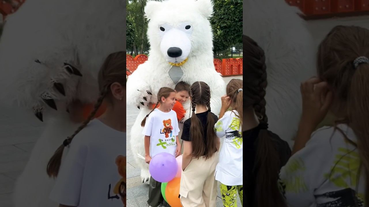 Незабываемый сюрприз в Диснейленде Москва: Танцующий YouTube Мишка смотреть онлайн