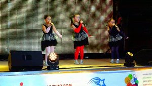 Трио "Веселые нотки"  детский эстрадный ансамбль "Седьмой лепесток"