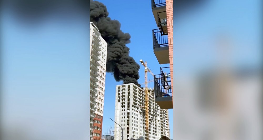 В Подмосковье загорелась строящаяся многоэтажка / Город новостей на ТВЦ