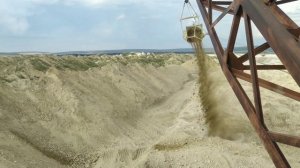 Шагающий экскаватор - драглайн ЭШ 10/70 видео цикла работы с кабины.