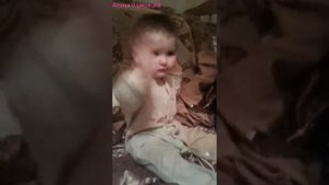 Алина 9 месяцев и музыка:)