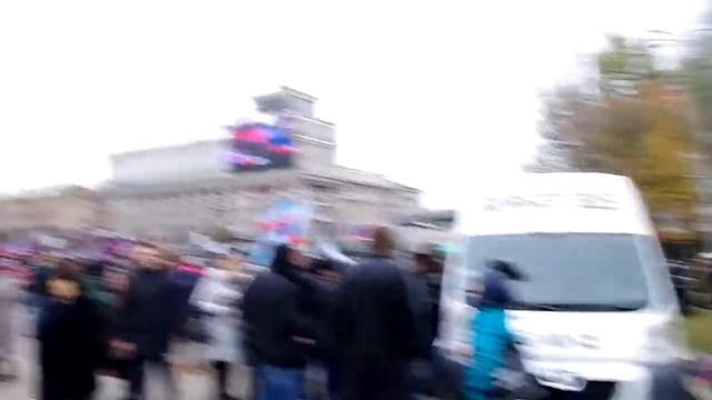 25 октября 2015, день флага ДНР, российское ТВ снимает сюжет с помощью беспилотника. смотреть онлайн