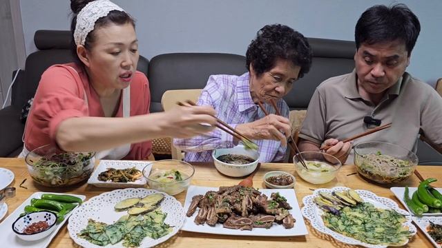 너무 더울때는 시원한 냉모밀! LA갈비 감자전 가지전★ Cold buckwheat noodles La-galbi mukbang смотреть онлайн