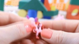 Мультик с игрушками Свинка Пеппа  ищет Сюрпризы на Детской площадке