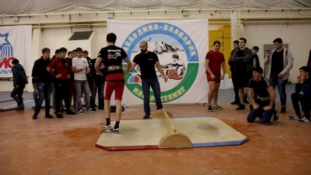 Алан Шибзухов(с.Нартан) vs Ренат Хамзаев(с.Псыкод) Финал Первенства КБР до 80 по Мас-рестлингу 2015 смотреть онлайн