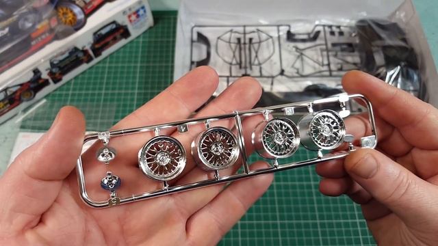 Tamiya Taisan Starcard Porsche 911 GT1 1/24 scale unboxing 1996 model kits review #24175 смотреть онлайн