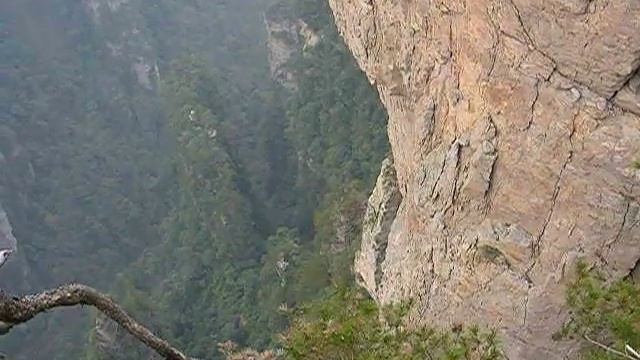 Mountains at Zhangjiajie National Forest Park, China (2007) смотреть онлайн