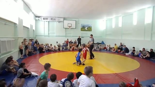 Роман борется смотреть онлайн