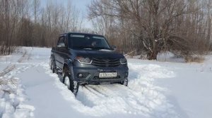 УАЗ Патриот Пикап один в поле с глубоким снегом. Попытка проехать маршрут.