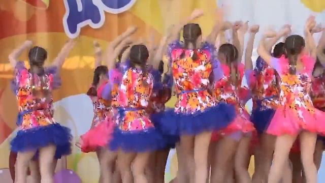 Танец школьниц 11 класс  9 класс 5 класс
