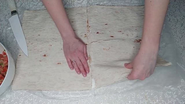 Рецепты рулета из лаваша с начинками. С ветчиной и сыром. С крабовыми палочками. С красной рыбой.