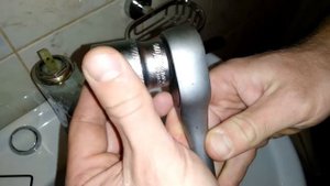 ПРОТЕКАЕТ СМЕСИТЕЛЬ! Простая и быстрая замена картриджа своими руками!