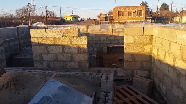 Кладка керамзитобетонных блоков . Дом своими руками (2 часть)