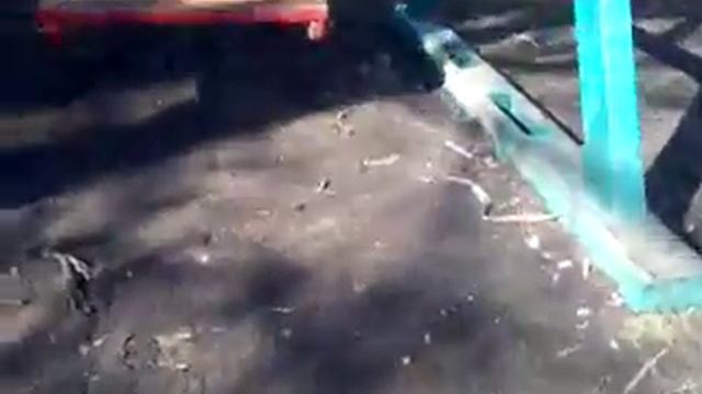 Я хожу вижу КАЧЕЛИ качаются