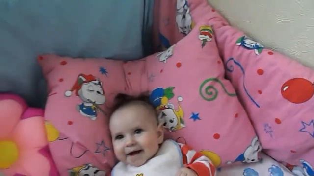 Смех ребенка, ребенок хохочет смотреть онлайн