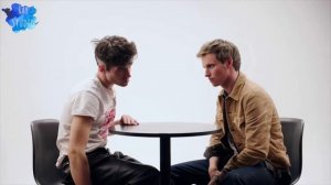 ЭДДИ РЕДМЭЙН И ЭЗРА МИЛЛЕР В "БИТВЕ КОМПЛИМЕНТОВ"