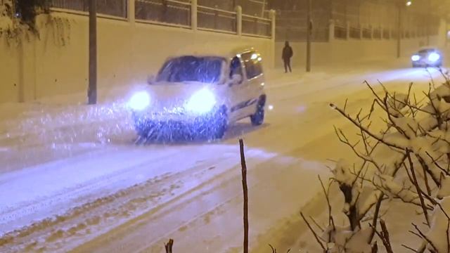 ❄️ Cómo CONDUCIR con NIEVE de forma SEGURA ? (Consejos prácticos) смотреть онлайн