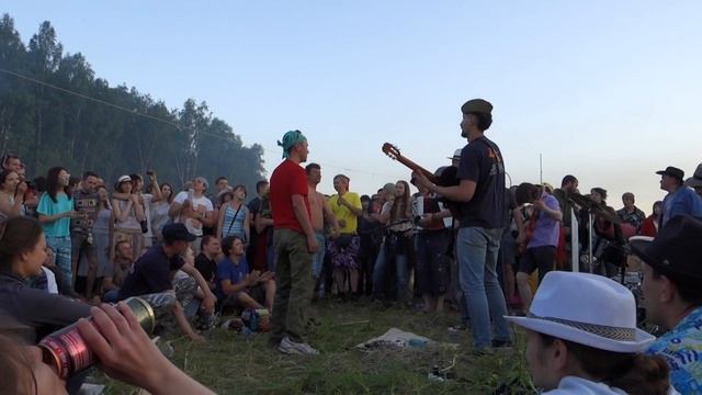 Ансамбль Хоть Кого - Смуглянка Молдаванка смотреть онлайн