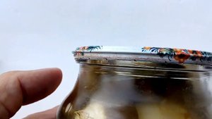 Три недели эксплуатации. Шов на крышке при использовании машинки закаточной автомат МЗА «Люкс-П»