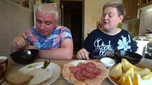 Мукбанг Вован вывел меня на ЧИСТУЮ воду ? и рассказал ВСЮ ПРАВДУ о нас! ? Обед грибной суп и колбас