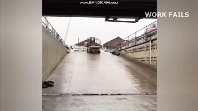 Плохой день на работе , идиоты на работе и идиоты в машинах смотреть онлайн