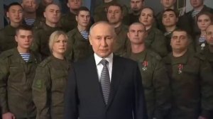 Новогоднее поздравление В.В. Путина с 2023 годом вместе с военными