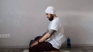 Разминка в стиле кундалини йоги с акцентом на дыхательные техники