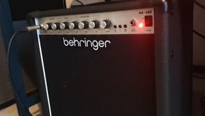 Behringer HA - 40R Guitar Combo Amplifier (Demo)