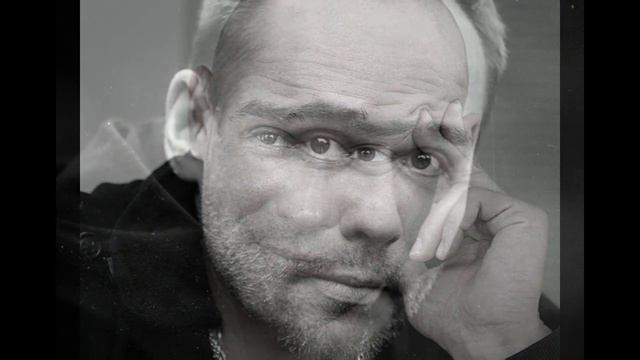 По лысине не скучаю: 46-летний Аверин с густой копной волос потряс феноменальным преображением. смотреть онлайн