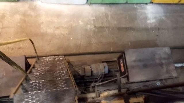 Полужелезнодорожный транспорт внутри депо! смотреть онлайн