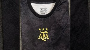 Спецверсия футболки сборной Аргентины с Месси доступна к заказу!