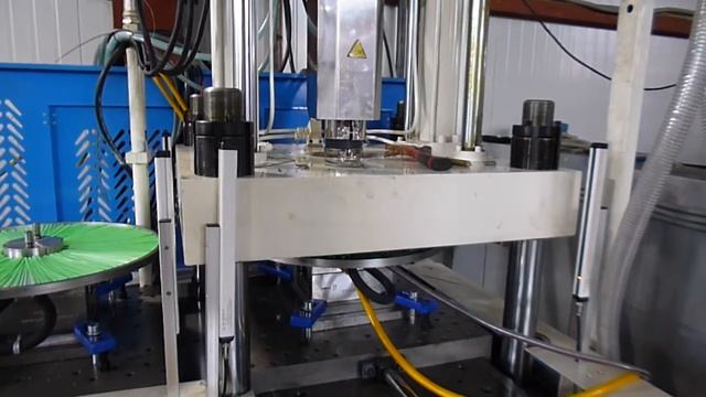 Изготовление изделия щеточный диск 550 мм на вертикальном ТПА CYBERTECH смотреть онлайн