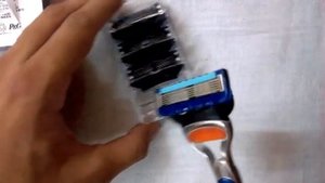 How to change Gillette Fusion blades ?