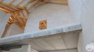 Высоченный потолок в гостиной - дом 10*14 из газобетона со вторым светом в Балтийской Слободе