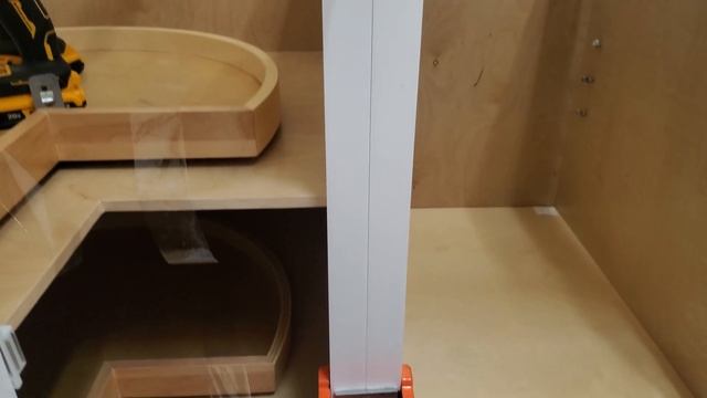 Установка кухни - Первый день (Kitchen Cabinet Install Day #1) смотреть онлайн